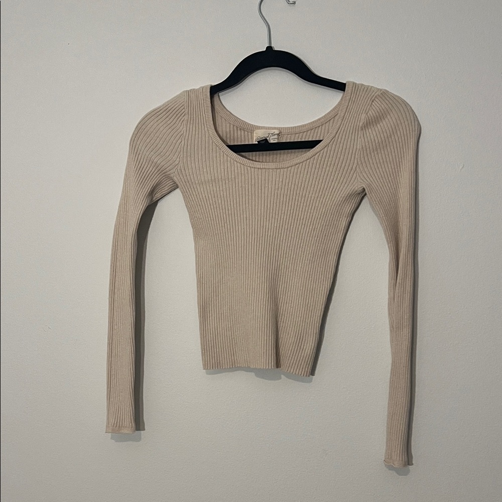 Universal Thread Cream/Beige Fitted Sweater top XS